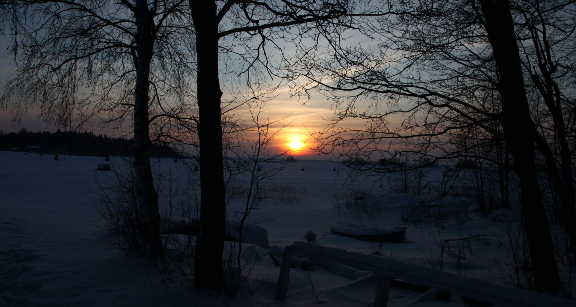 Pimeässä ulkoilu voi rauhoittaa mieltä ja auttaa jaksamaan kaamosaikana