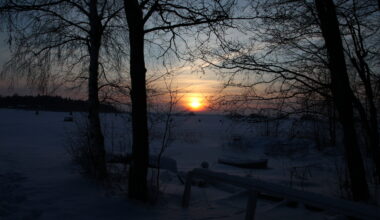 Pimeässä ulkoilu voi rauhoittaa mieltä ja auttaa jaksamaan kaamosaikana