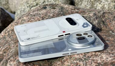 Kuvassa Nothing Phone (3a) ja Nothing Phone (3a) Pro.