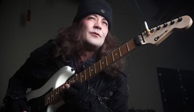 Tarina siitä, kuinka tuottaja yritti lahjoa Jake E. Leen muuttamaan yhden nuotin kitarasoolostaan - aivan turhaan