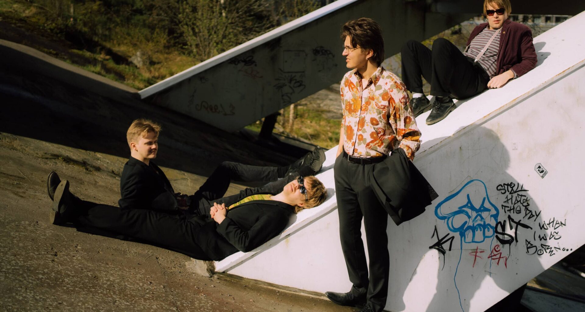 Suomirockin uuden aallon lupaus tekee kunniaa Kalervo Palsalle – upea kappale Idlesin ja Sielun Veljien välimaastossa