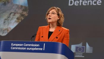 Suomalaiskomissaari Demokraatille: ”Tekoälyn vinoutuminen pitää estää säätelyllä”