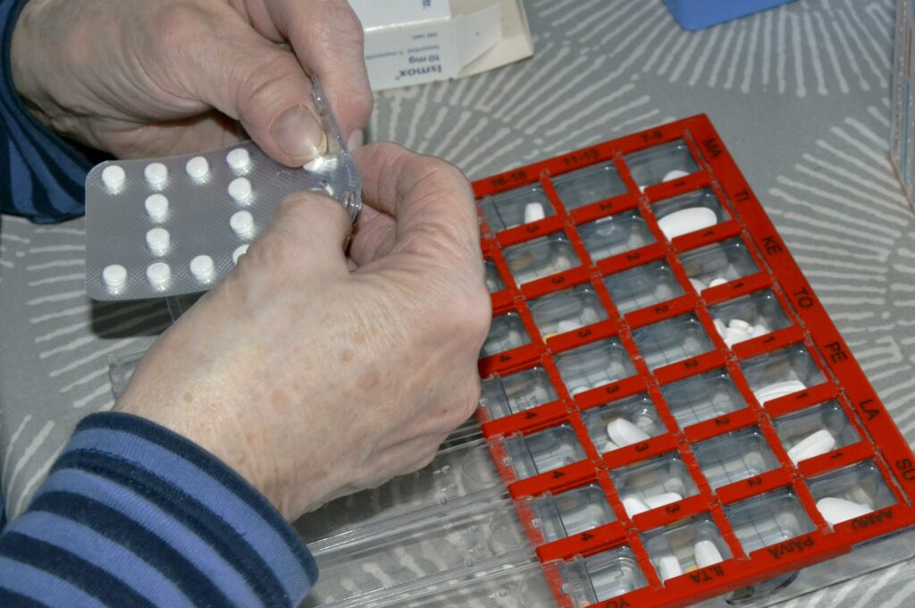 Tutkimus: Lähes puolet pitkäaikaissairaista kokee lääkehoidon kuormittavaksi