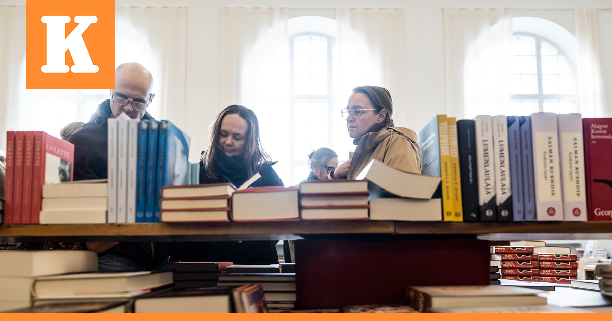 Kirjamessut keräsi viikonloppuna väkeä Oulun lyseon lukiolle – Katso kuvagalleria messuvilinästä - Kaleva