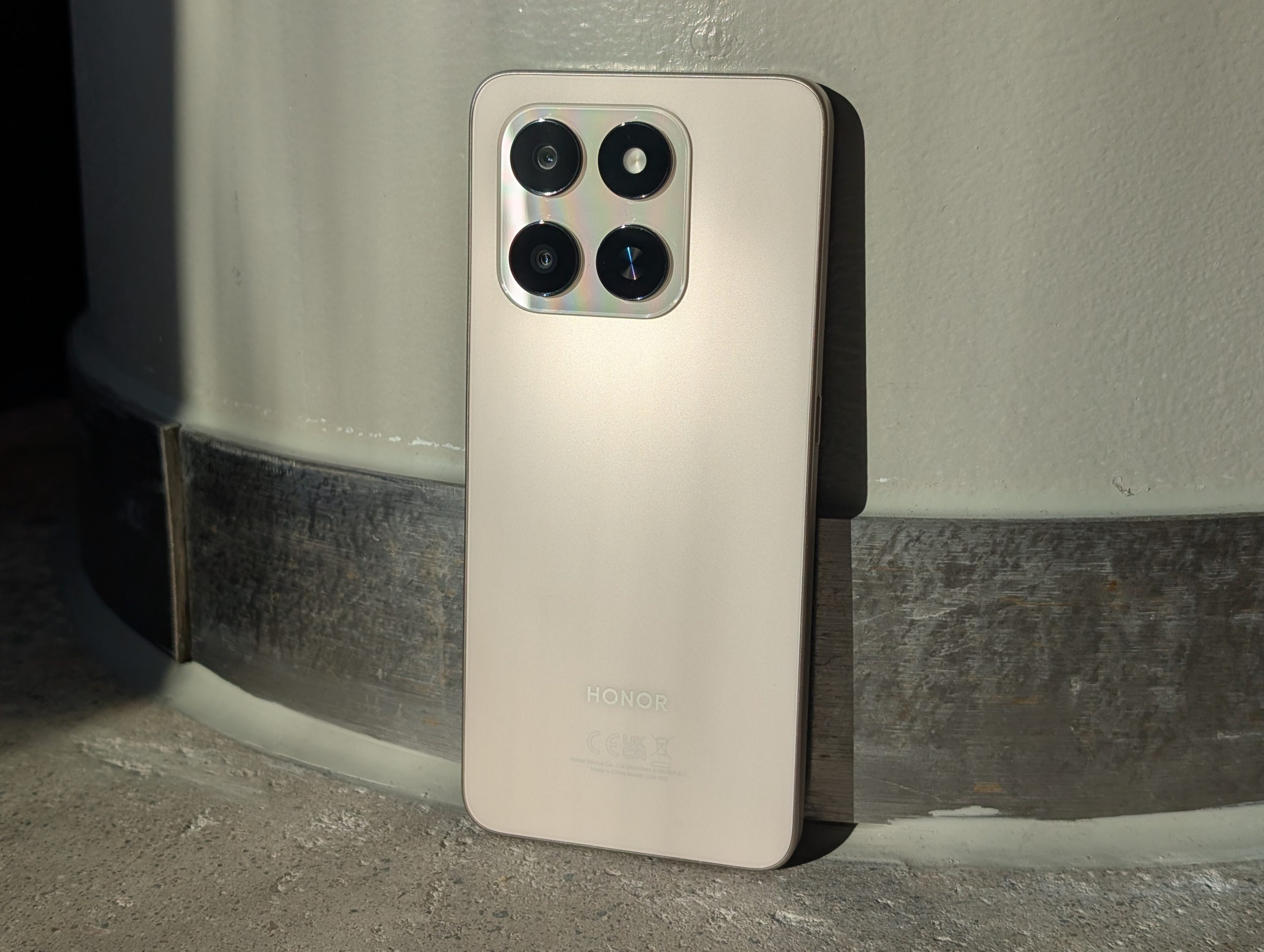 Honor 400 Smart 5G on perustason älypuhelin pitkällä käyttöajalla.