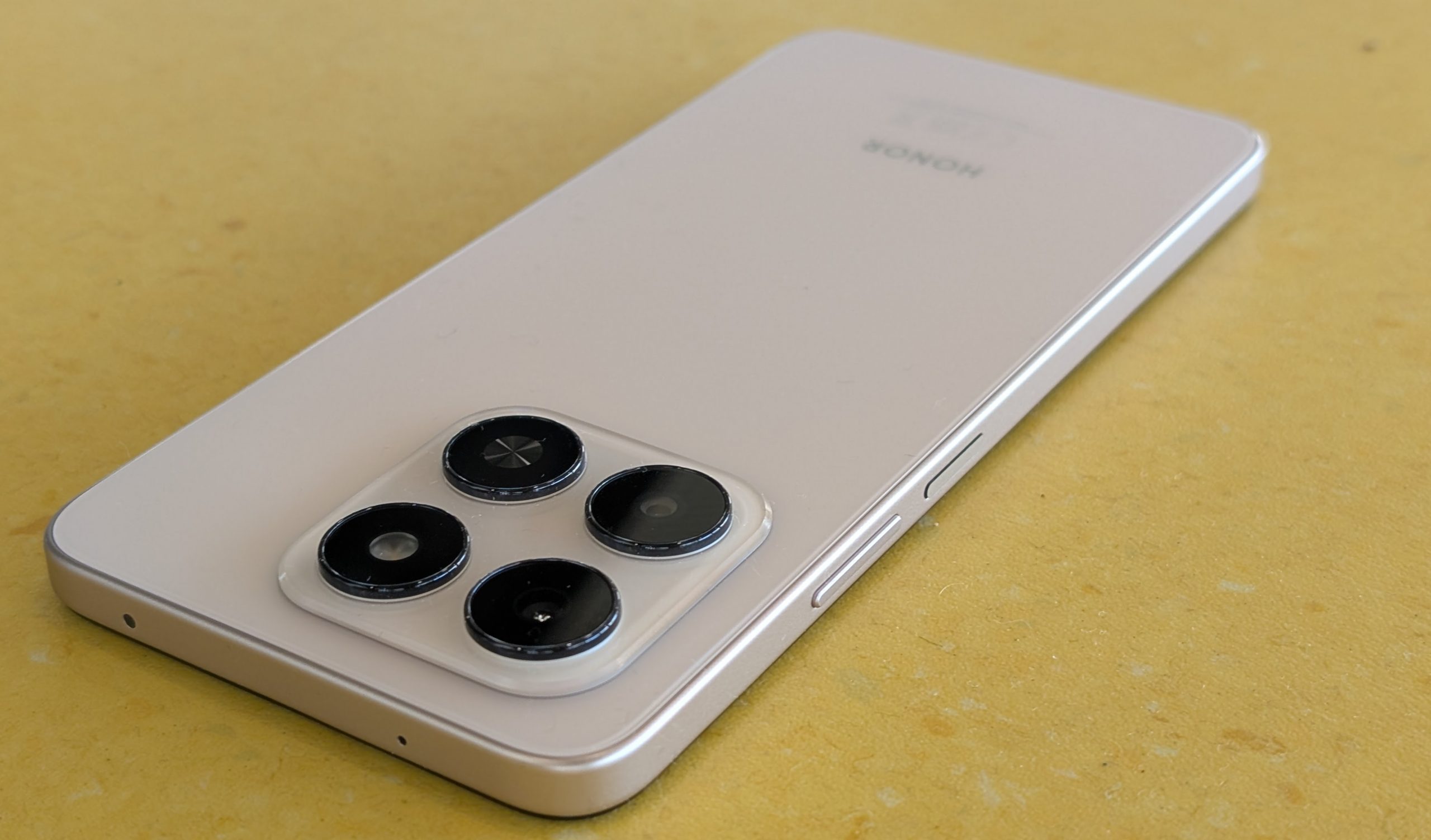 Runko kestää jokapäiväiset kolhut helposti.