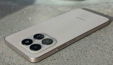 Arvostelussa Honor 400 Smart 5G: edullinen älypuhelin pitkällä akunkestolla