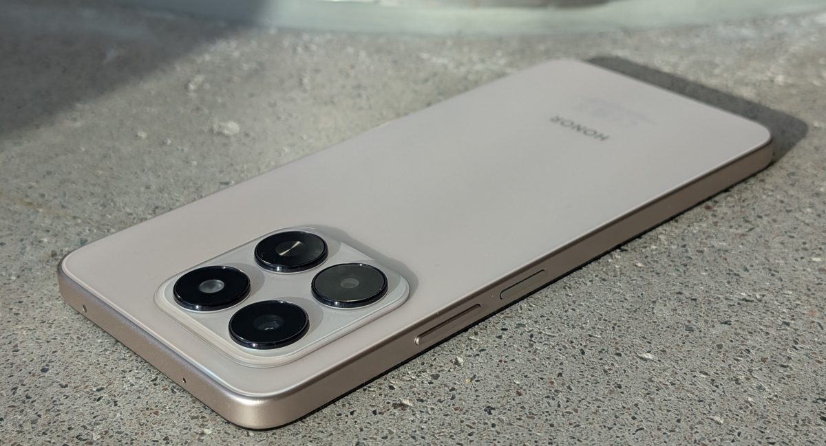 Arvostelussa Honor 400 Smart 5G: edullinen älypuhelin pitkällä akunkestolla