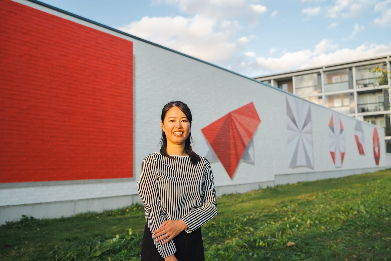 Kuvataiteilija Momo Yoshinon seinämaalaus Kami Circulation valmistui Oulun Toppilaan osana Oulu2026-kulttuuriohjelmaa.