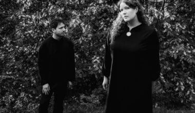 Uusi suomalaisyhtye julkaisi debyyttisinglensä – ja se on eräs vuoden parhaita kappaleita