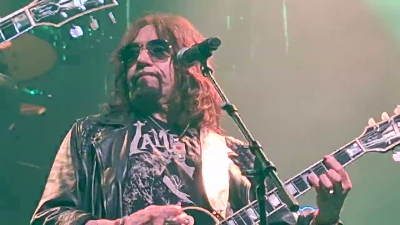 Ace Frehleyn kerrotaan taistelevan hengestään sairaalassa