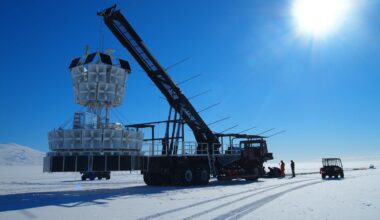 Salaperäisiä radiopulsseja havaittiin Etelämantereen jäätikön alta – Kosmisen ilmiön alkuperä hämmentää tutkijoita