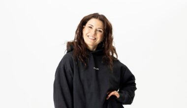 Tähän asuun Ansku Bergström pukeutui synttäreillään - mustaa nahkaa, läpikuultavaa pitsiä...