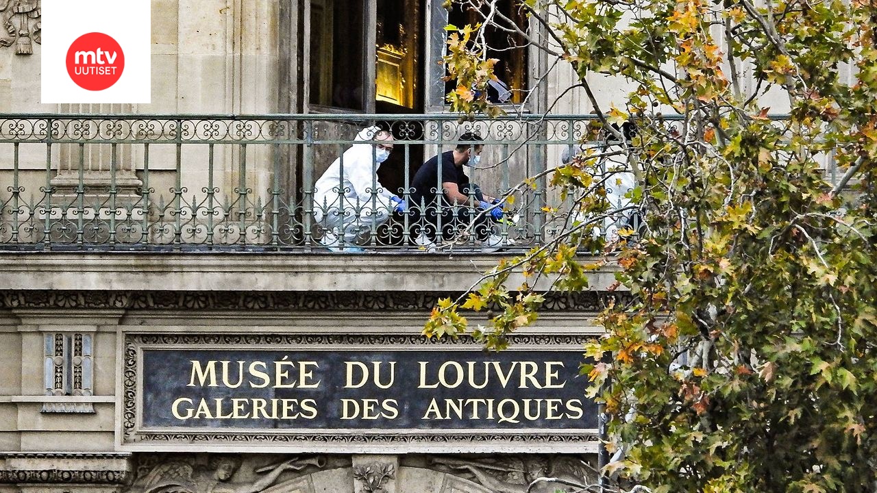 Tähän saliin murtovarkaat iskivät Louvressa – esillä olivat Ranskan kruununjalokivet