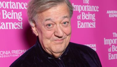 Stephen Fry oli minuuttien päässä kuolemasta kokaiinin vuoksi, ystävä paljastaa