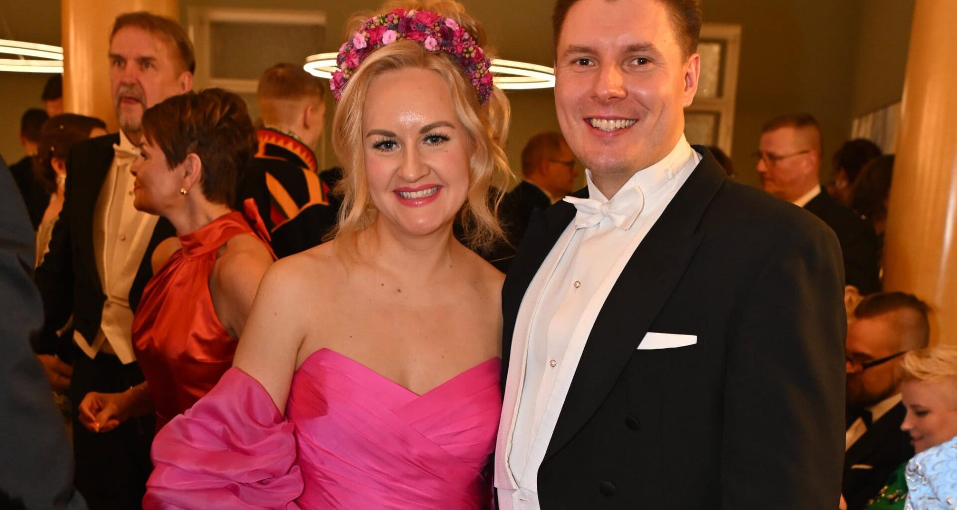 Vauvaa odottava Auri Kananen kertoi leuat loksauttavasta päätöksestään