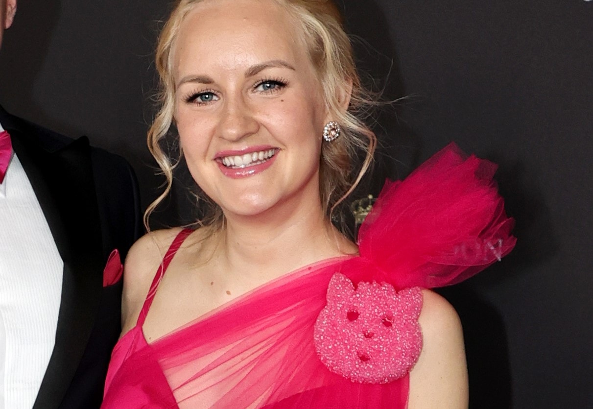 Auri Kananen paljasti kuukausitulonsa ja -menonsa - ällistyttävää!