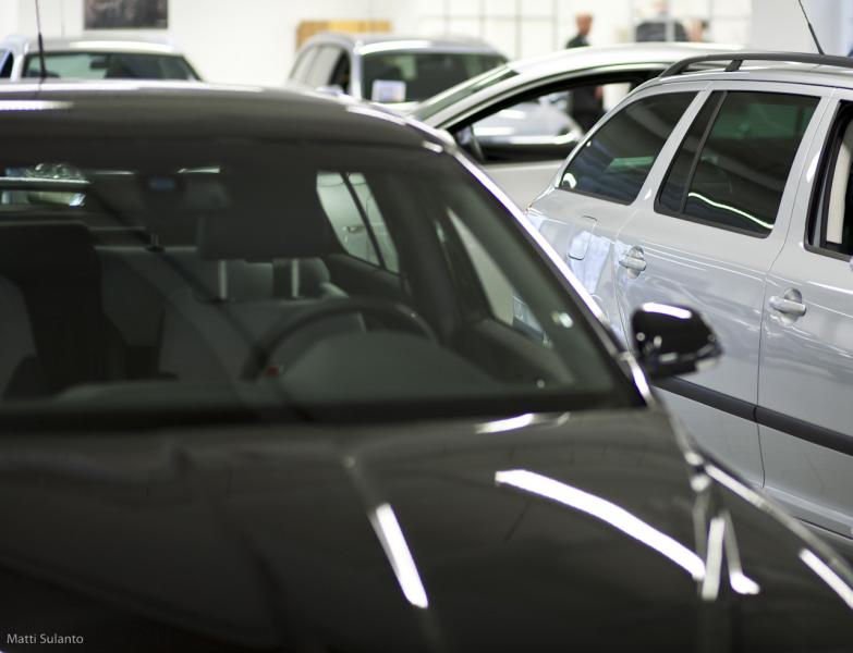 Käytettyjen autojen kauppa: Mittarilukeman manipulointi ja piilovauriot jatkuva ongelma