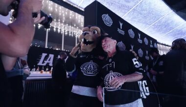 Bruce Dickinson lauloi kansallislaulun NHL-ottelussa - julkaisi nyt videoreportaasin tapauksesta