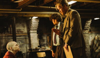 Arvostelu | Kalju Emma Stone kannattelee Bugoniaa, mutta ohjaaja Yorgos Lanthimosin on pakko keksiä elokuviinsa jo jotain uutta