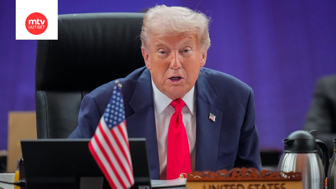Donald Trump 26.10.2025 puhumassa Kaakkois-Aasian maiden yhteistyöjärjestö eli ASEAN huippukokouksessa.