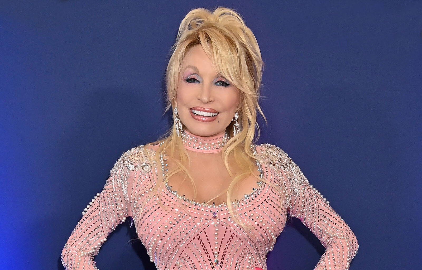 Dolly Partonin terveys rakoilee ja sisko rukoilee – ”Tukekaa häntä vaikealla hetkellä!”