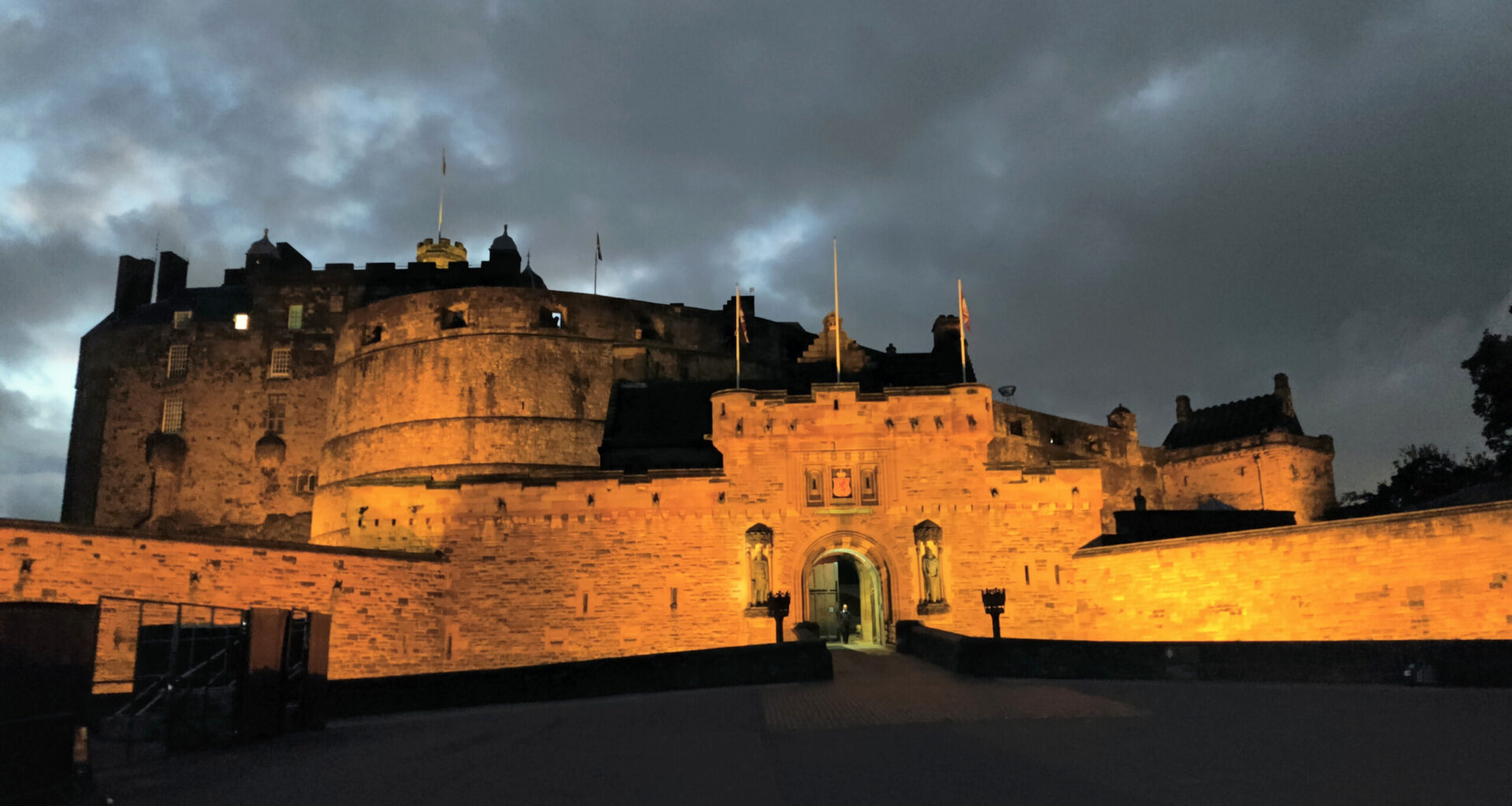 "Keikkailu on kuin muuttofirmassa työskentelyä ja välillä soitetaan musiikkia" - Steve 'n' Seagulls Isossa-Britanniassa ja Irlannissa, osa 3