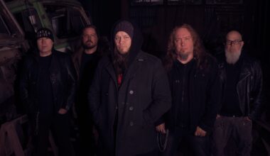 Trio Niskalaukaus -kytkyinen Godsize Error esittäytyy ensisinglellään - pelin nimenä groovaava metalli