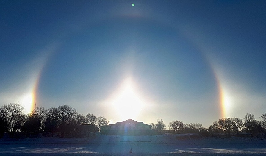 Vieraiden kaasuplaneettojen taivailla näkyy poikkeuksellisia haloja