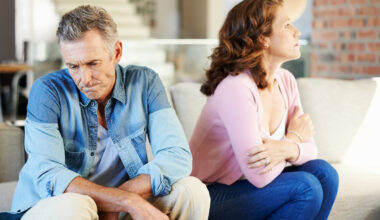 Harmaa ero – mikä ajaa yli 50-vuotiaan eroamaan?