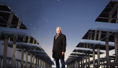 Aurinkovoimaloita voisi ehkä käyttää yötaivaan havaintoihin