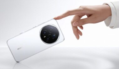 Honor Magic8 Pro valkoisena värivaihtoehtona.