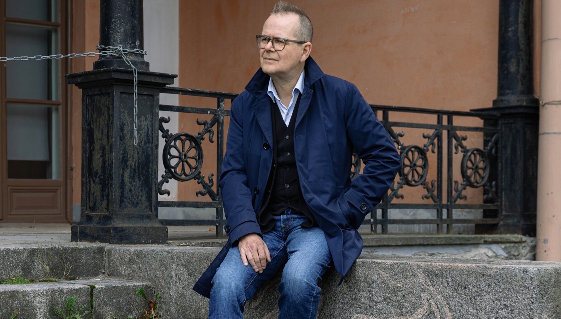 Kari Hotakainen kirjoittaa aiheista, jotka tuottavat kitkaa aivoissa ”ainakin vuoden”