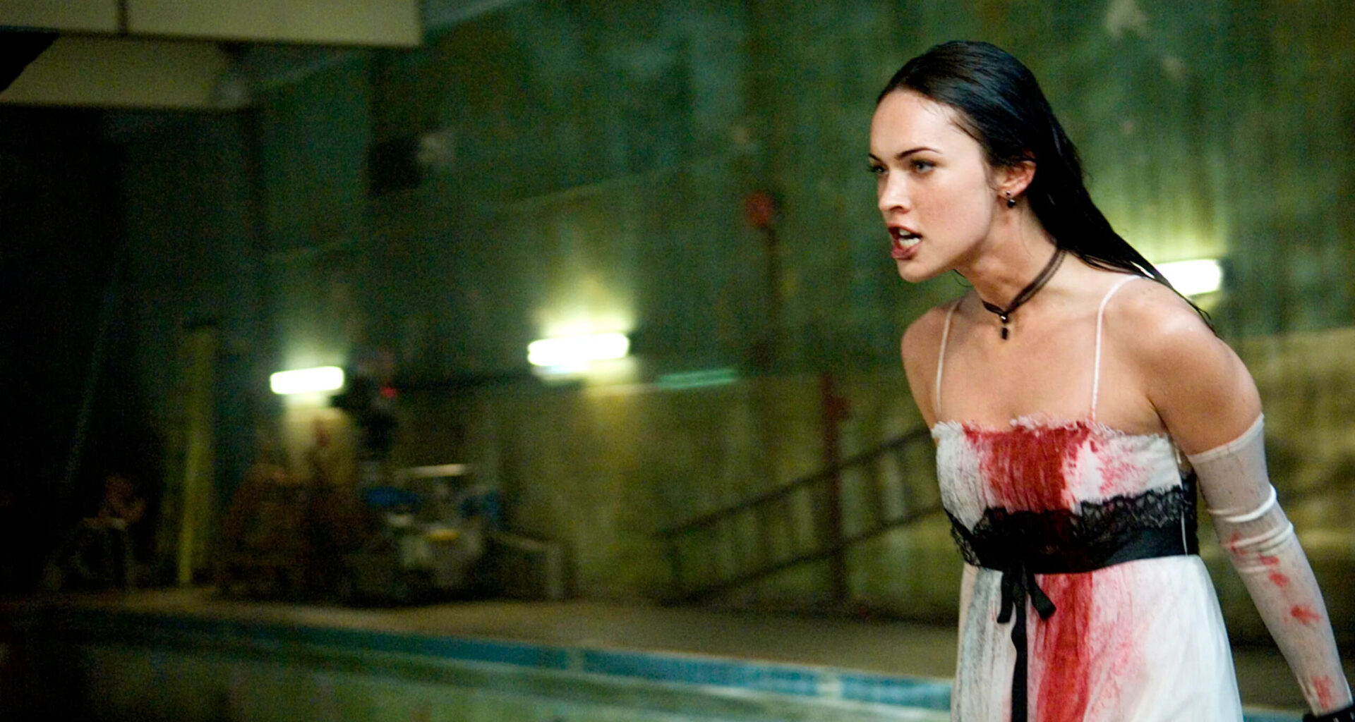 Megan Foxilla oli yllään hieno ”verinen” korsetti Jennifer’s Body -tapahtumassa – jatko-osaa pukkaa