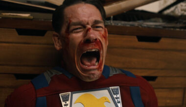 John Cena esittelee omaa irti leikattua päätään – ei herkille