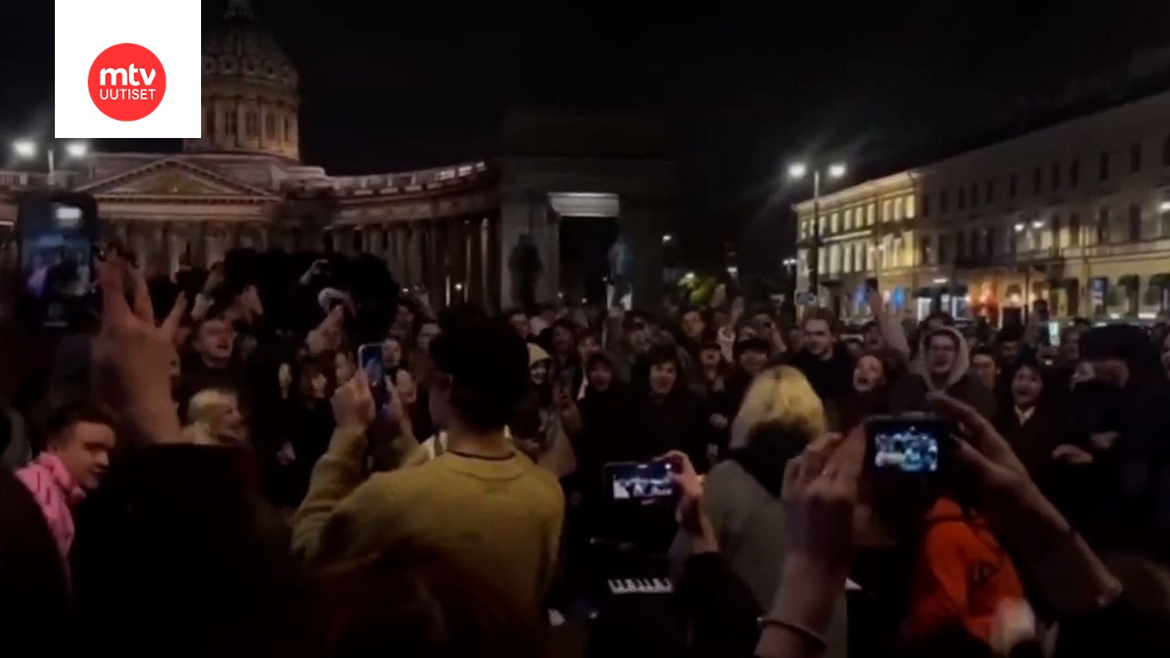 Venäjällä 18-vuotias pidätettiin Pietarissa kiellettyjen laulujen esittämisestä – "Joutsenlampi" oli Putinille liikaa