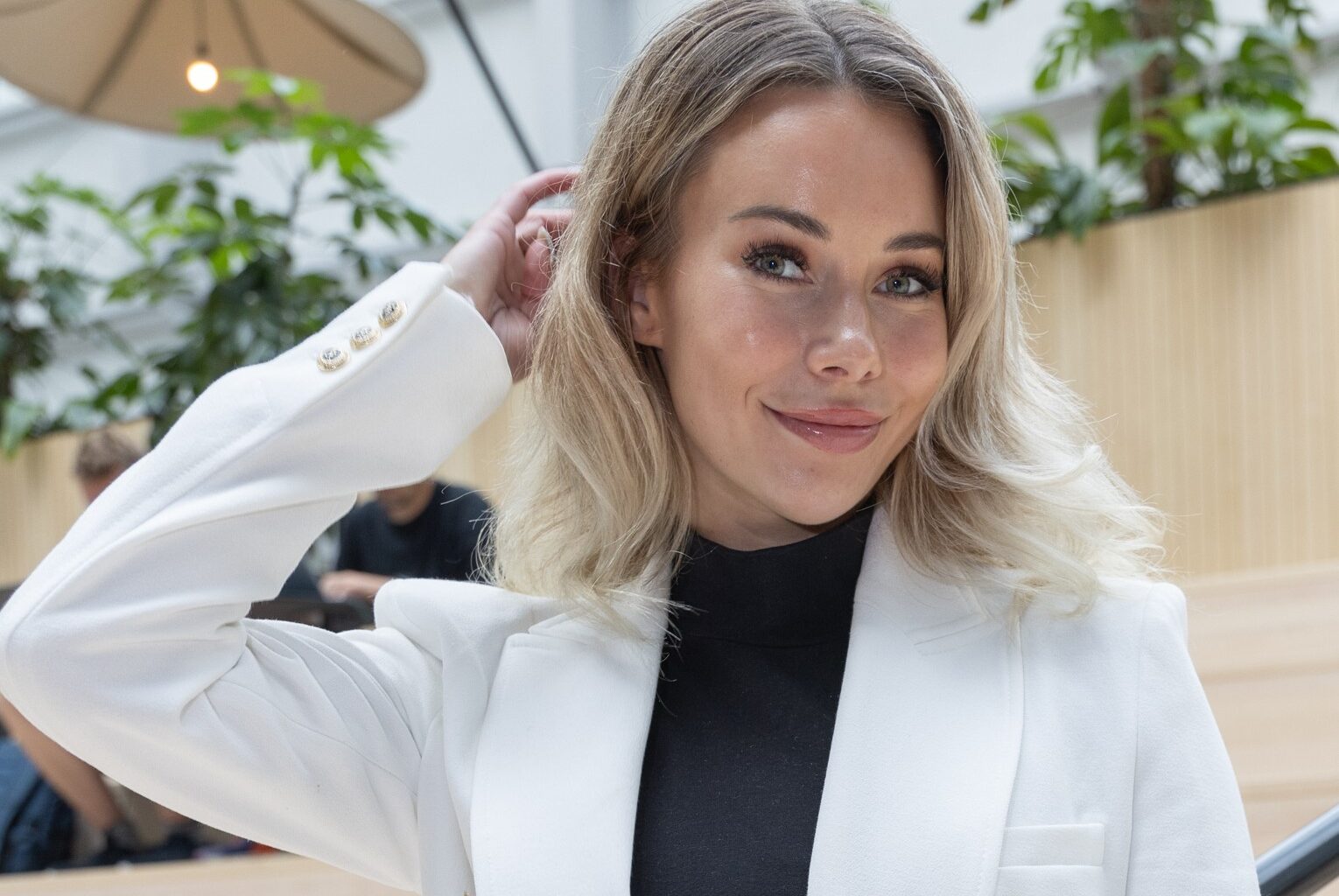 Kerttu Rissasen hämmentävä video: Kiskoo snapseja ja itkee vuolaasti