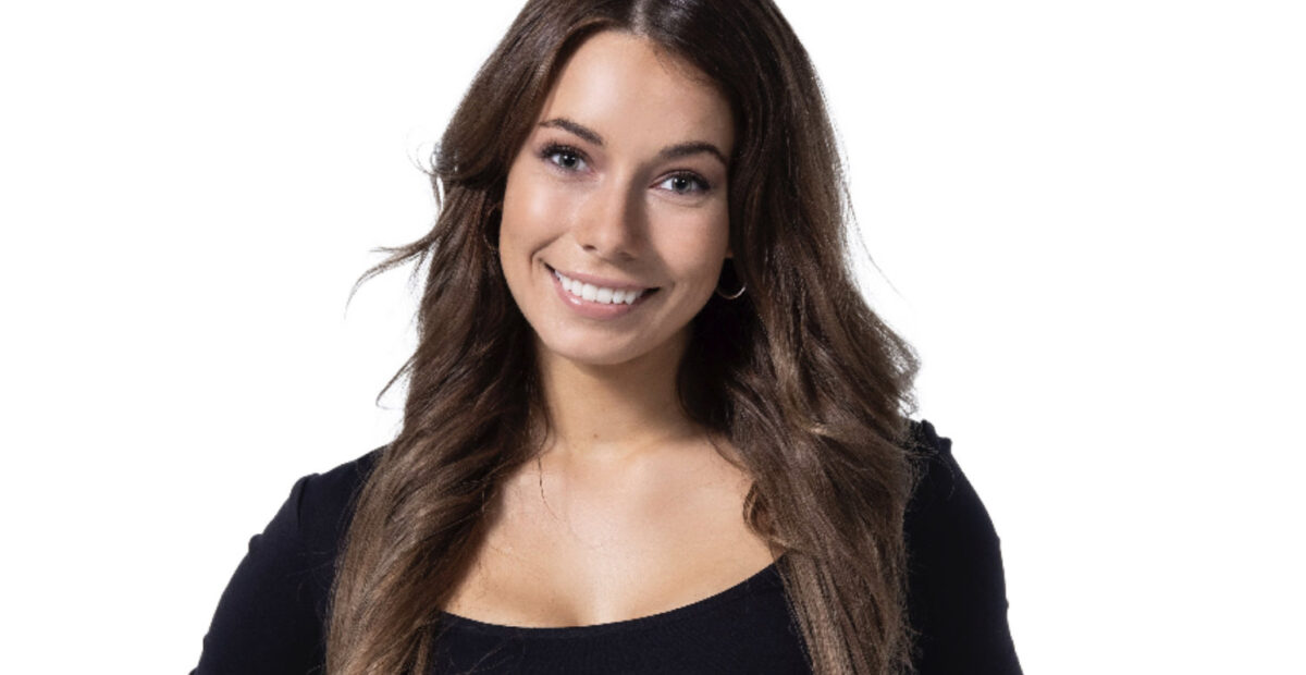 Salkkarikaunotar Kerttu Rissanen alusvaatekuvassa – ”Aika uudistua”