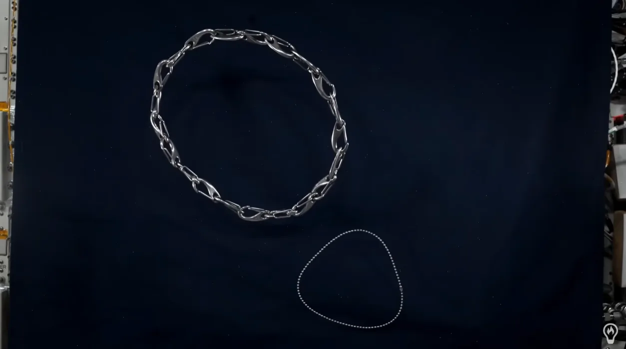 Tavallinen ketju vietiin avaruuteen - painottomassa tilassa sille tapahtui oudompaa kuin osattiin odottaa