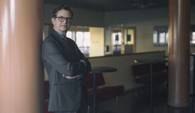 Menestyneen Amos Rexin museo­johtaja pani useita kuraattoreitaan vaihtoon – sai aiemmin risti­riitaista huomiota Ruotsissa