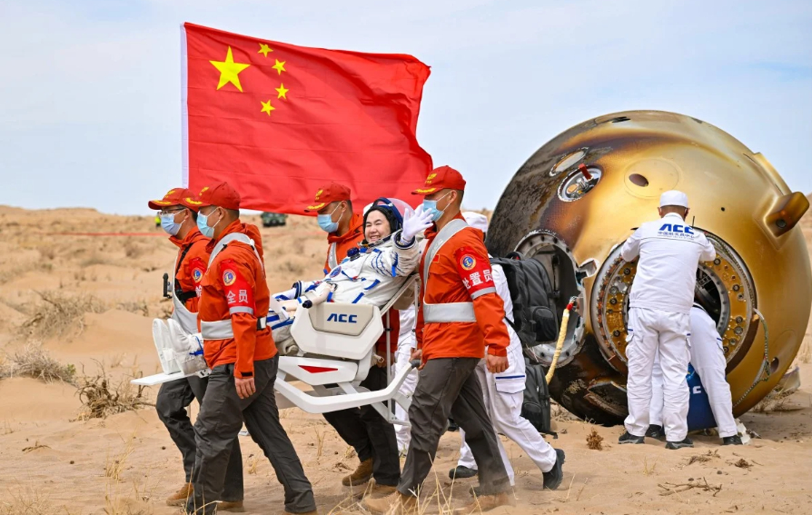 Taikonautit palasivat maapallolle oltuaan puoli vuotta avaruudessa