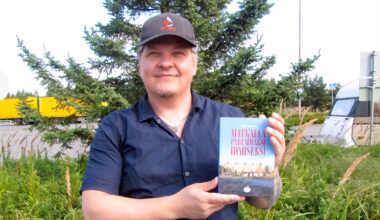 Autonkuljettaja tempaisi kirjan - AKT lehti