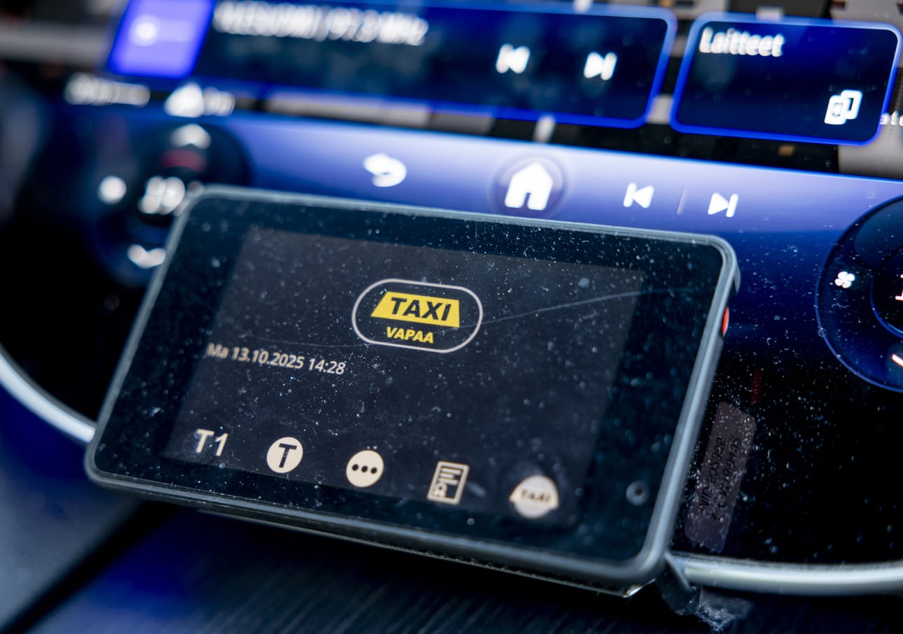 Taksamittarien tarpeellisuudesta kaikissa takseissa on väännetty kättä hallituksessa osana taksiuudistusta.