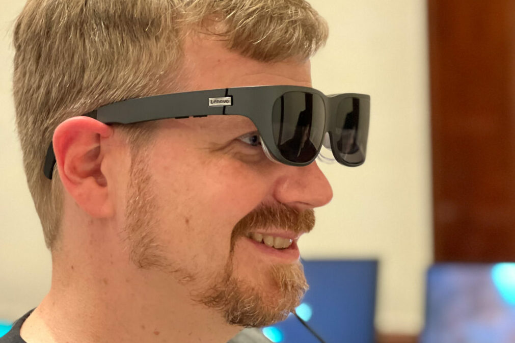 Muropaketin ensituntumat: Lenovo Glasses T1 -näyttö – Kännykän kuva ”silmälaseihin” ilman mitään VR-säätämistä