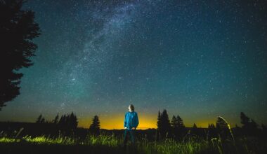 Vaihtoehtoinen painovoimateoria sai tukea James Webb -teleskoopilta