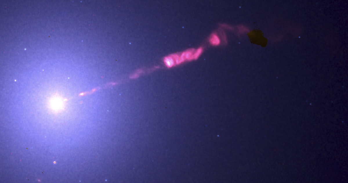 Maailman suurin avaruusteleskooppi paljasti jännän suihkun läheisestä supermassiivisesta mustasta aukosta