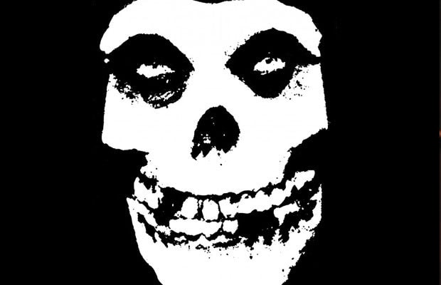 Millaista jälkeä syntyy, kun Avenged Sevenfold tarttuu Misfitsin tuotantoon? Senhän kuulemme tästä