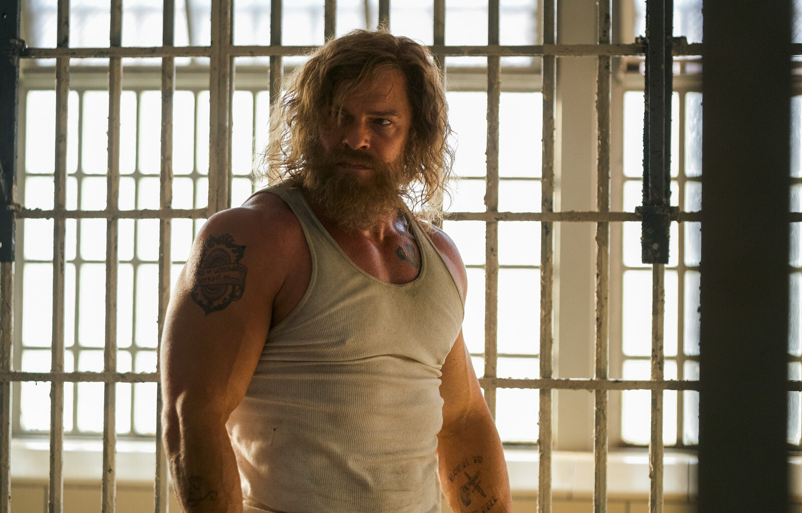 Reacher-tähti tekee Sisut - Alan Ritchson ei puhu uudessa toimintatrillerissään mitään