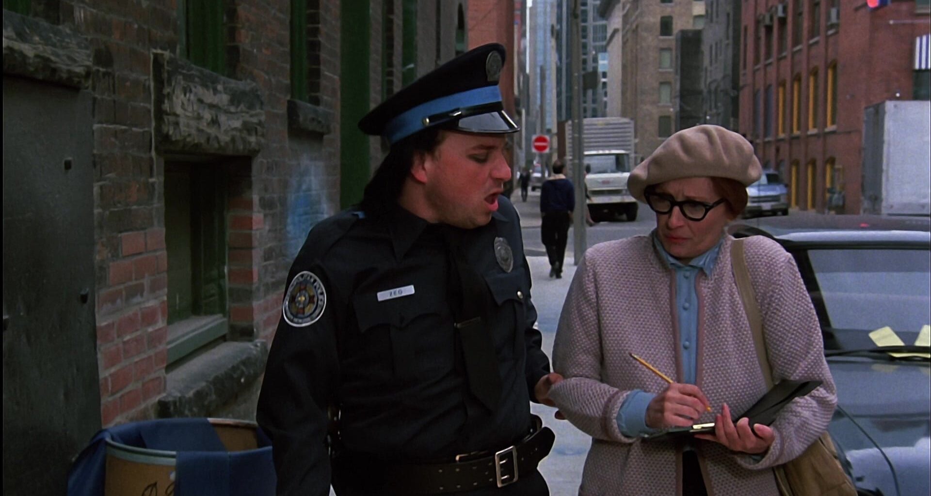 Illalla tv:ssä: Poliisiopisto-tähti Bobcat sai tekijöiltä törkeän palautteen - uskalsi ehdottaa muutosta elokuvan loppuun