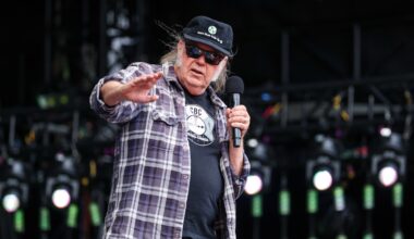 Neil Young vetää musiikkinsa pois Amazonista - "Bezos tukee nykyhallitusta"